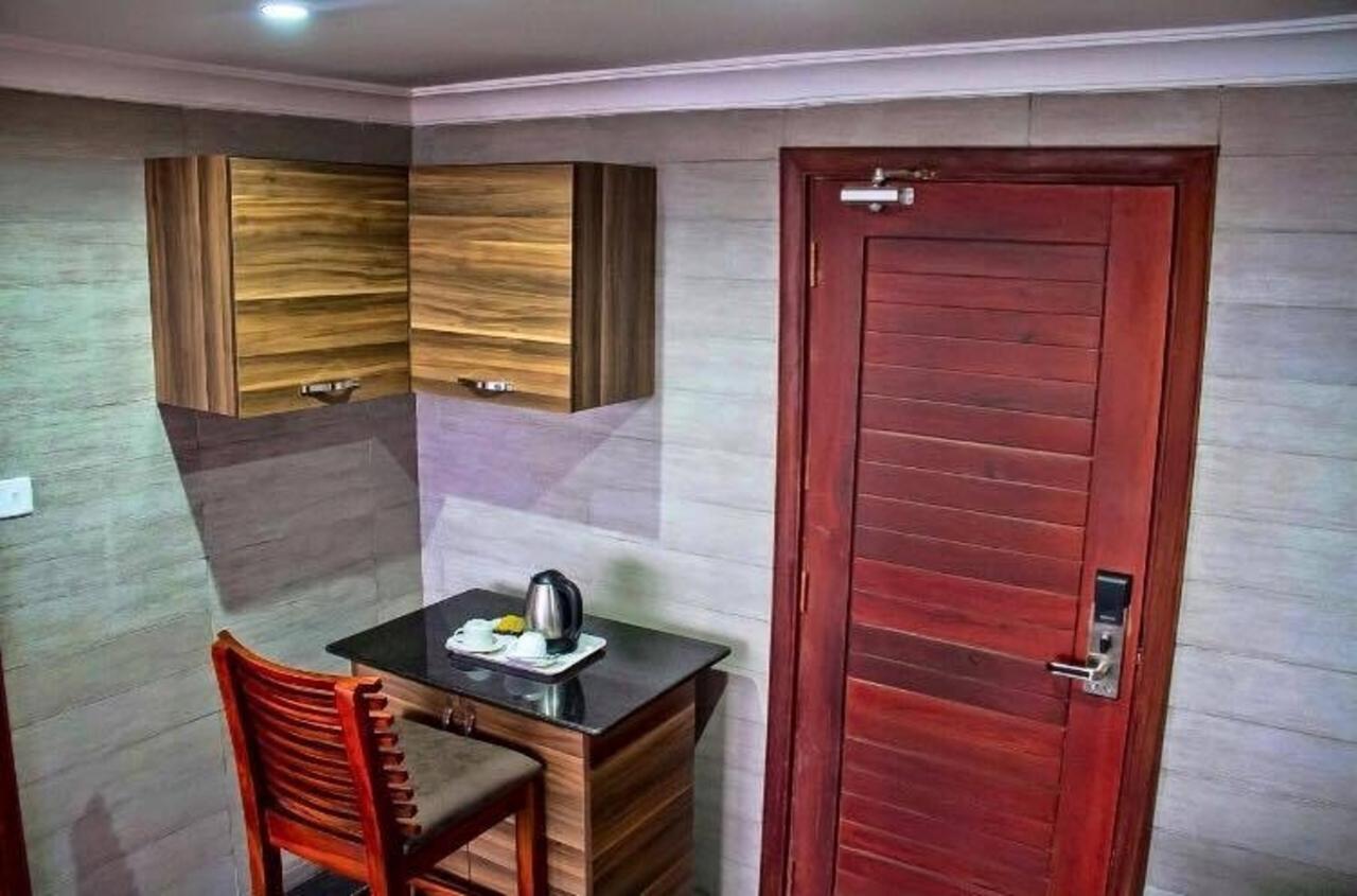 Regency Park Hotel Dar es Salaam Exterior photo