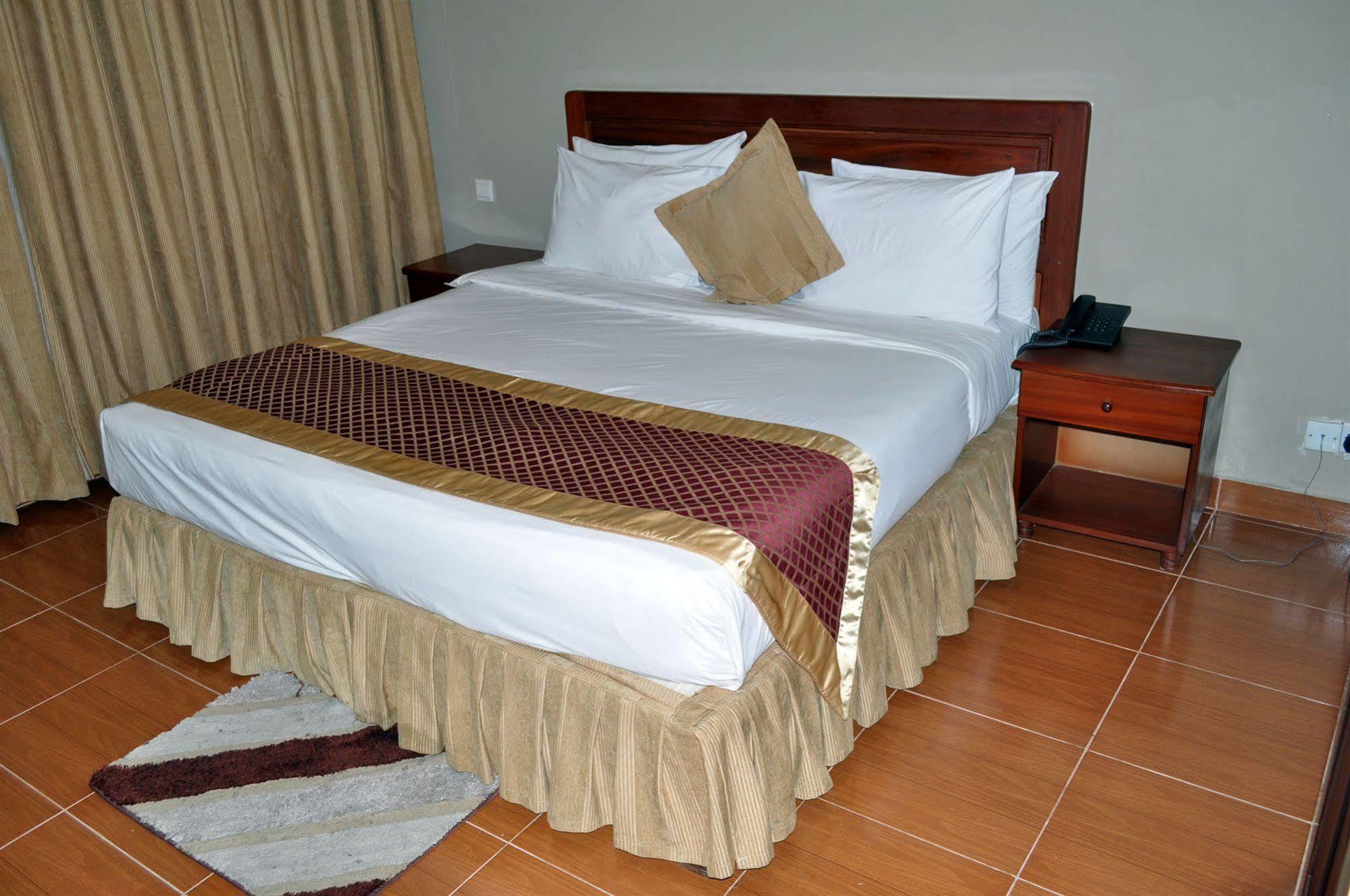 Regency Park Hotel Dar es Salaam Exterior photo